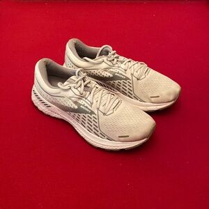 Brooks Adrenaline Women’s Running Shoes Size 10.5